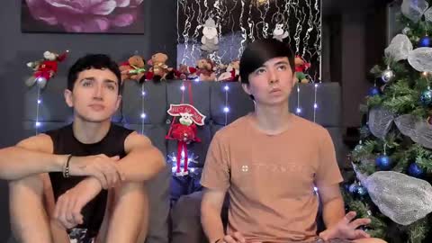 Snapshot of horny_twinks_guys chatting on 12-15-24, 09:53 Alex and Camilo online show from 12-15-24, 09:53
