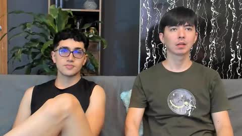 Snapshot of horny_twinks_guys chatting on 09-22-25, 08:44 Alex and Camilo online show from 09-22-25, 08:44