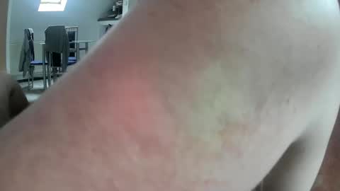 Snapshot of hornyandi1981 chatting on 01-18-26, 09:35 Andi online show from 01-18-26, 09:35