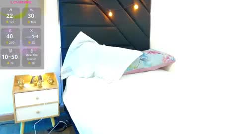 Snapshot of hornybarelylegalgirl chatting on 06-24-26, 12:26 Khloe online show from 06-24-26, 12:26