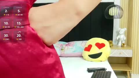 Snapshot of hornybarelylegalgirl chatting on 07-19-26, 11:47 Khloe online show from 07-19-26, 11:47