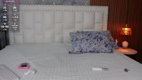 Snapshot of hornybarelylegalgirl chatting on 07-27-26, 11:50 Khloe online show from 07-27-26, 11:50