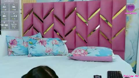 Snapshot of hornybarelylegalgirl chatting on 08-06-26, 01:07 Khloe online show from 08-06-26, 01:07