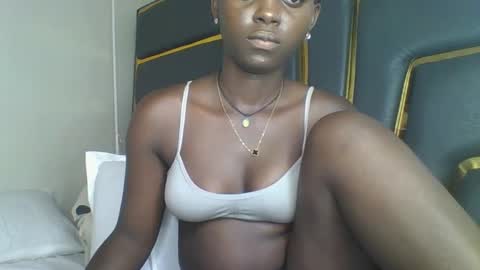 Snapshot of hornybella84 chatting on 11-15-25, 09:17 Bella online show from 11-15-25, 09:17