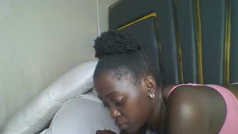 Snapshot of hornybella84 chatting on 11-18-25, 08:08 Bella online show from 11-18-25, 08:08