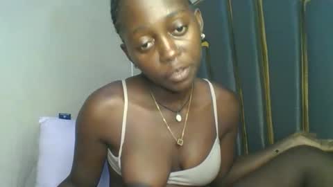 Snapshot of hornybella84 chatting on 11-29-25, 09:18 Bella online show from 11-29-25, 09:18