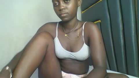 Snapshot of hornybella84 chatting on 12-22-25, 05:37 Bella online show from 12-22-25, 05:37