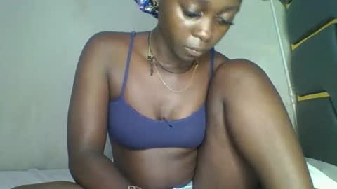 Snapshot of hornybella84 chatting on 01-06-26, 04:38 Bella online show from 01-06-26, 04:38