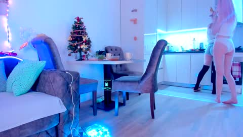 Alex and Rosie online show from 12-22-24, 10:04