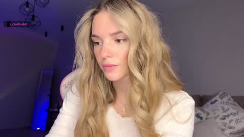 Snapshot of hornybunnyss chatting on 12-06-24, 08:07 Sonya online show from 12-06-24, 08:07