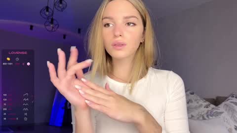 Snapshot of hornybunnyss chatting on 12-18-24, 11:45 Sonya online show from 12-18-24, 11:45