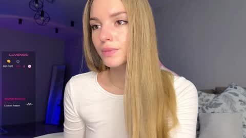 Snapshot of hornybunnyss chatting on 12-18-24, 06:57 Sonya online show from 12-18-24, 06:57