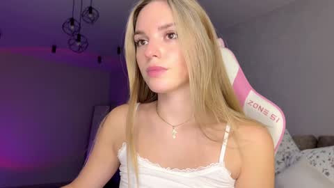 Snapshot of hornybunnyss chatting on 01-04-25, 09:31 Sonya online show from 01-04-25, 09:31