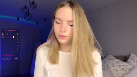 Snapshot of hornybunnyss chatting on 01-19-25, 04:33 Sonya online show from 01-19-25, 04:33