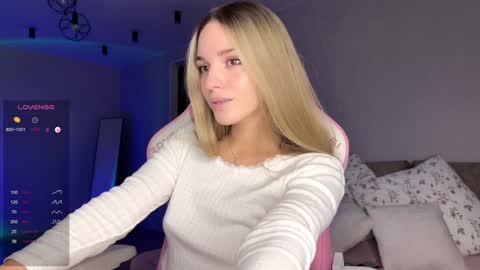 Snapshot of hornybunnyss chatting on 02-05-25, 02:37 Sonya online show from 02-05-25, 02:37