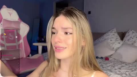 Snapshot of hornybunnyss chatting on 02-17-25, 06:48 Sonya online show from 02-17-25, 06:48