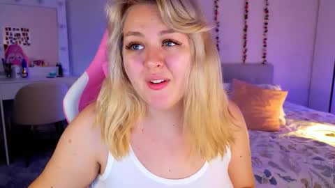 Snapshot of hornycakee chatting on 11-23-25, 10:15 HornyCakee online show from 11-23-25, 10:15