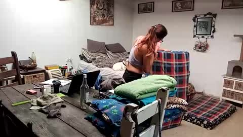 Nix  D online show from 12-19-25, 04:52