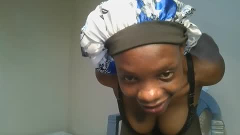 Snapshot of hornylittleprinces chatting on 10-07-25, 12:24 Princes online show from 10-07-25, 12:24