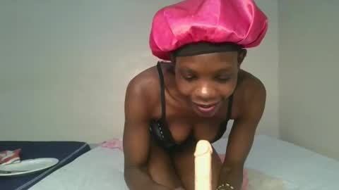 Snapshot of hornylittleprinces chatting on 10-16-25, 05:30 Princes online show from 10-16-25, 05:30