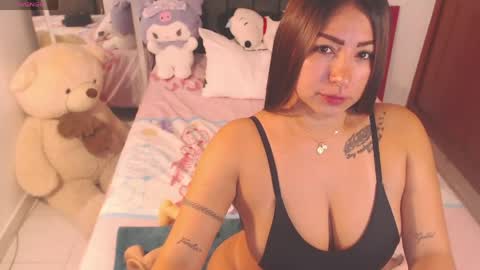 Snapshot of hornymillf_ chatting on 05-20-26, 01:17 C I A R A online show from 05-20-26, 01:17