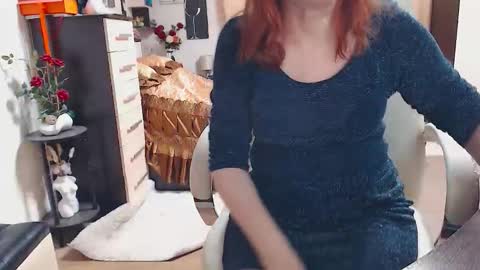 Snapshot of hornymomfuck chatting on 11-15-25, 06:37 Aimi online show from 11-15-25, 06:37