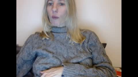 Snapshot of hornyssima chatting on 12-14-24, 05:14 Hornyssima online show from 12-14-24, 05:14