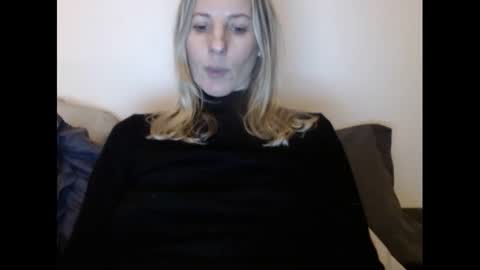 Snapshot of hornyssima chatting on 01-25-25, 05:40 Hornyssima online show from 01-25-25, 05:40