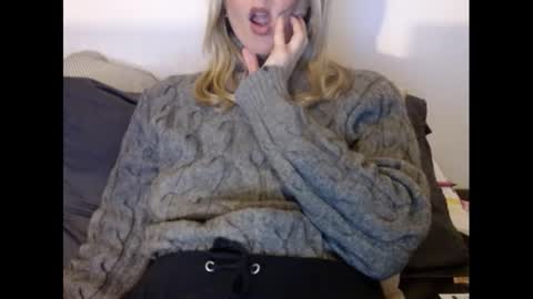 Snapshot of hornyssima chatting on 02-08-25, 06:22 Hornyssima online show from 02-08-25, 06:22