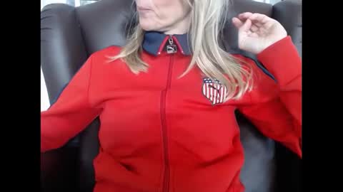 Snapshot of hornyssima chatting on 09-28-25, 02:00 Hornyssima online show from 09-28-25, 02:00