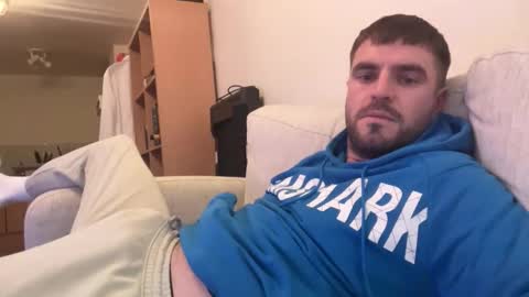 Snapshot of hornytom27 chatting on 10-25-25, 01:29 Horny247 online show from 10-25-25, 01:29