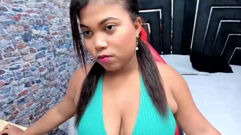Estrella  online show from 10-20-25, 07:47