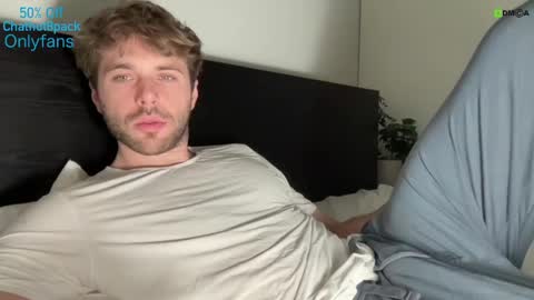 Snapshot of hot8pack01 chatting on 01-09-25, 09:58 Edward aka Wolf online show from 01-09-25, 09:58