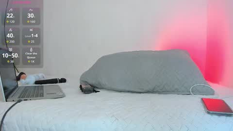 Snapshot of hot_boy_04 chatting on 12-04-25, 02:43 hot boy 04 online show from 12-04-25, 02:43