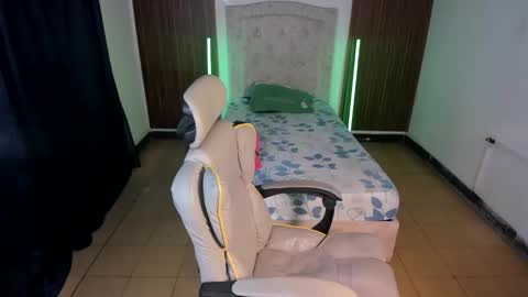 hot bunny online show from 11-14-25, 01:26