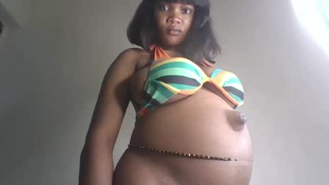 Snapshot of hot_choccoolate chatting on 07-15-26, 10:37 Zarah online show from 07-15-26, 10:37