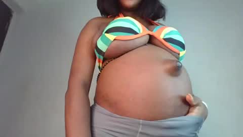 Snapshot of hot_choccoolate chatting on 07-28-26, 04:27 Zarah online show from 07-28-26, 04:27