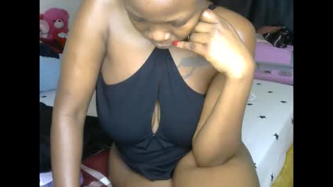 Snapshot of hot_ebony11 chatting on 09-19-25, 07:21 chooo pie online show from 09-19-25, 07:21