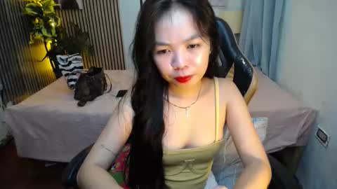 Snapshot of hot_ice_cube chatting on 10-17-25, 07:05 Ms Yen online show from 10-17-25, 07:05