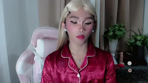 Snapshot of hot_khianna chatting on 05-27-26, 03:20 Khianna online show from 05-27-26, 03:20