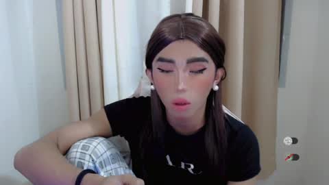 Snapshot of hot_khianna chatting on 07-22-26, 05:38 Khianna online show from 07-22-26, 05:38