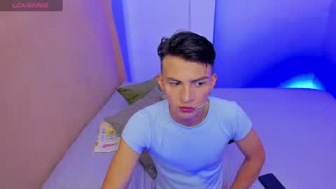 Alejandro online show from 04-09-26, 02:44