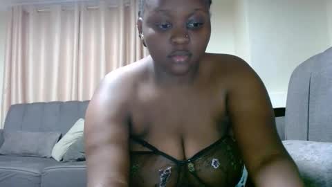 Snapshot of hot_linahh chatting on 09-18-25, 12:12 Linah online show from 09-18-25, 12:12