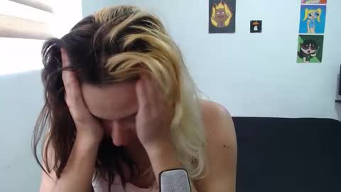 Snapshot of hot_mommymia chatting on 10-14-25, 01:01 Mia online show from 10-14-25, 01:01