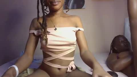 Snapshot of hot_petite100 chatting on 10-09-25, 09:02 hot petite100 online show from 10-09-25, 09:02