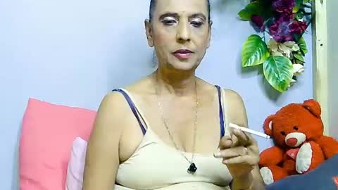 Snapshot of hot_queen58 chatting on 06-16-26, 06:21 hot queen online show from 06-16-26, 06:21
