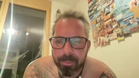 Snapshot of hot_sex83 chatting on 10-16-25, 05:58 letmedoo2 online show from 10-16-25, 05:58