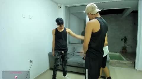 Vanesa Oliver and Andrew online show from 11-22-25, 03:05