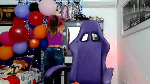 Snapshot of hot_sexy_bunny chatting on 06-02-26, 01:35 hot sexy bunny online show from 06-02-26, 01:35