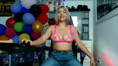 Snapshot of hot_sexy_bunny chatting on 06-12-26, 02:16 hot sexy bunny online show from 06-12-26, 02:16